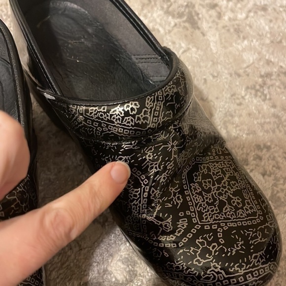 DANSKO Silver Black Clogs Size 37 - 7 Pattern Printed Hospital Nursing - Picture 7 of 9